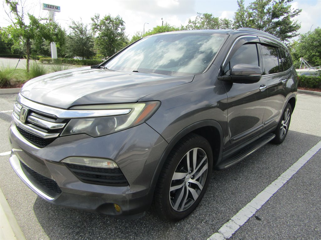 2016 Honda Pilot Elite's photo