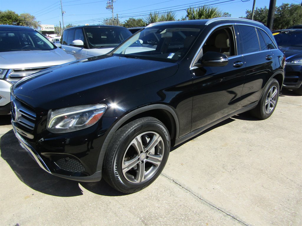 2017 Mercedes-Benz GLC GLC300's photo