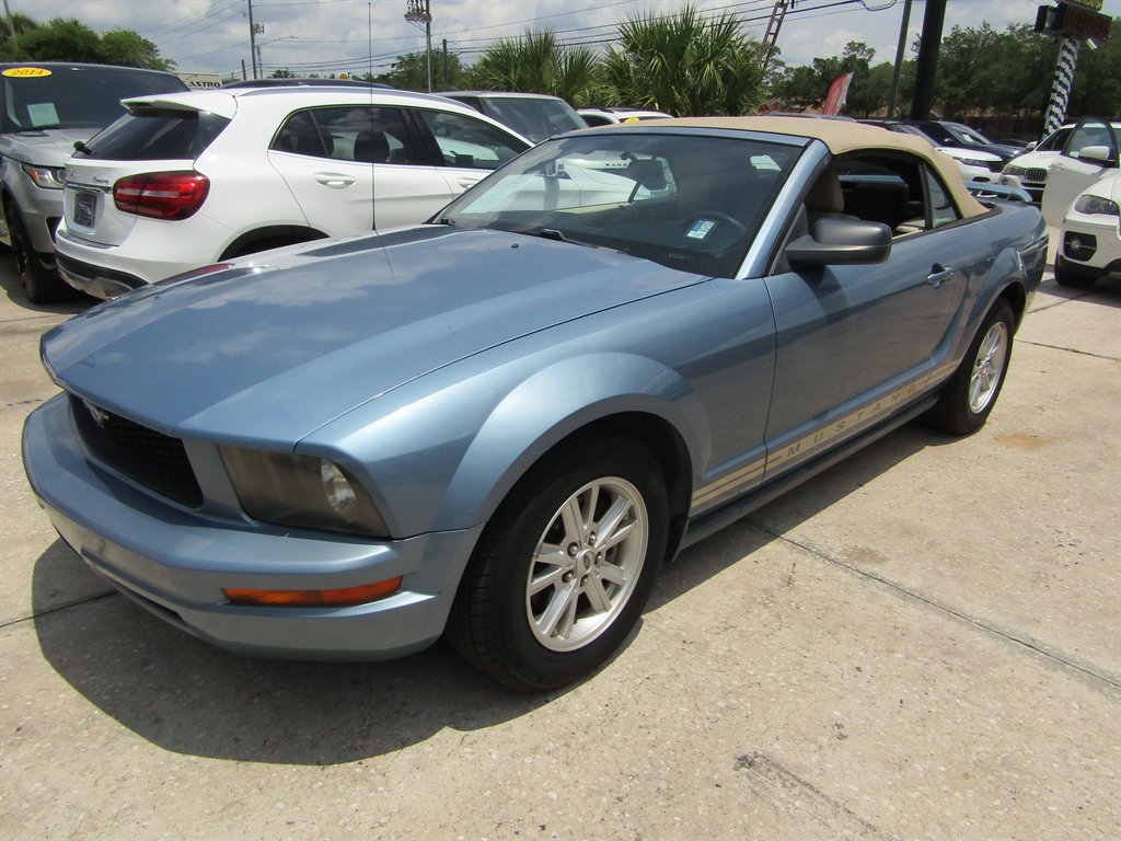 2005 Ford Mustang V6 Deluxe's photo