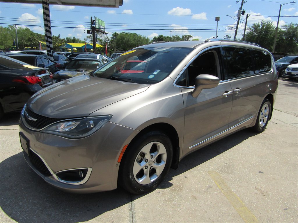 2017 Chrysler Pacifica Touring-L Plus