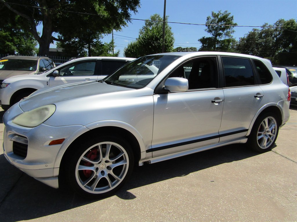 2010 Porsche Cayenne GTS's photo